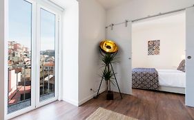 Amazing Downtown Apt With Small Balcony With View Over The Castle