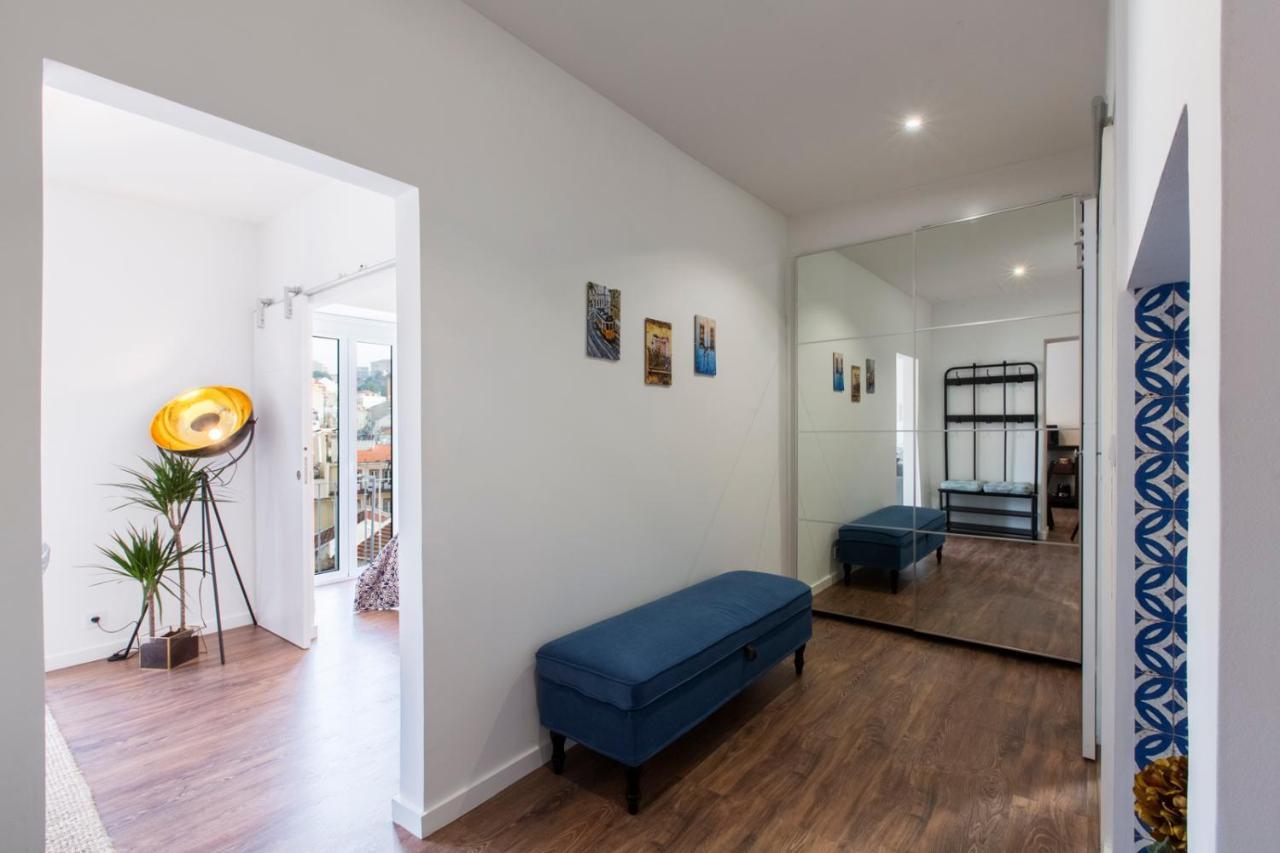Amazing Downtown Apt With Small Balcony With View Over The Castle Lisbon Exterior photo