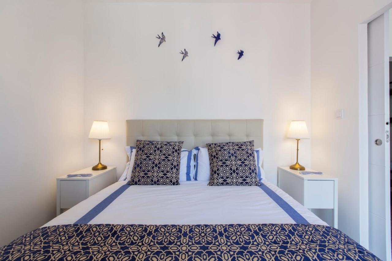 Amazing Downtown Apt With Small Balcony With View Over The Castle Lisbon Exterior photo