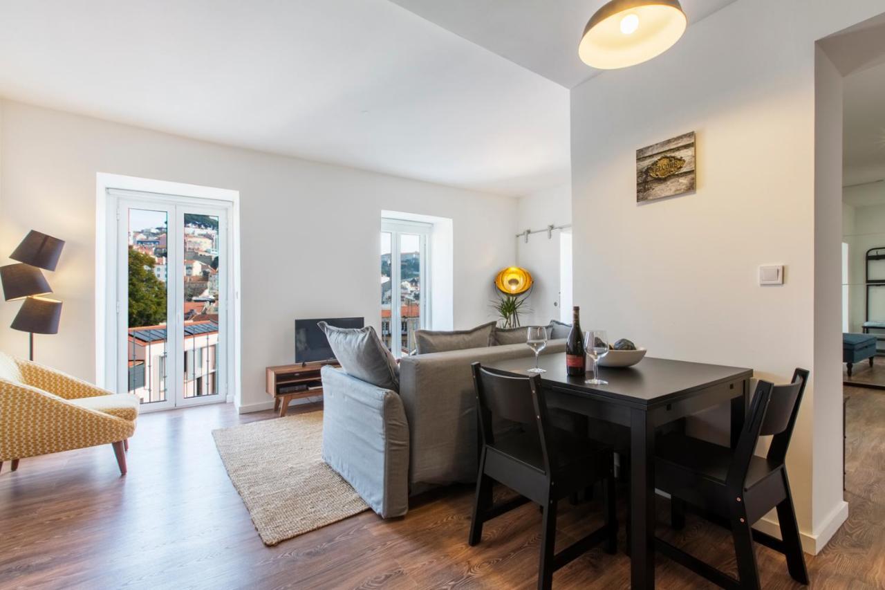 Amazing Downtown Apt With Small Balcony With View Over The Castle Lisbon Exterior photo