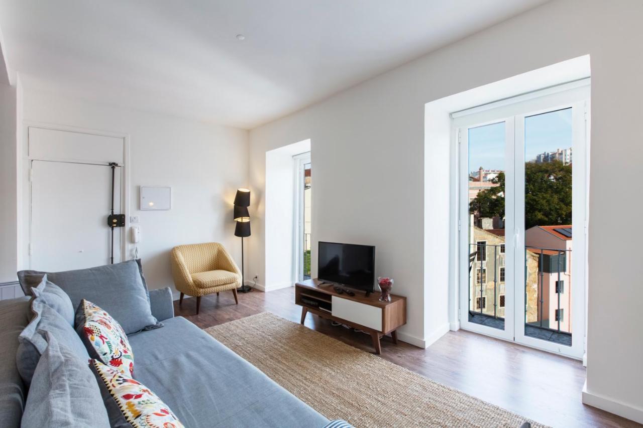 Amazing Downtown Apt With Small Balcony With View Over The Castle Lisbon Exterior photo