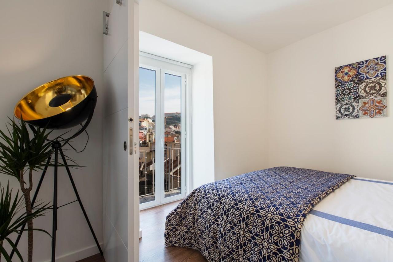 Amazing Downtown Apt With Small Balcony With View Over The Castle Lisbon Exterior photo