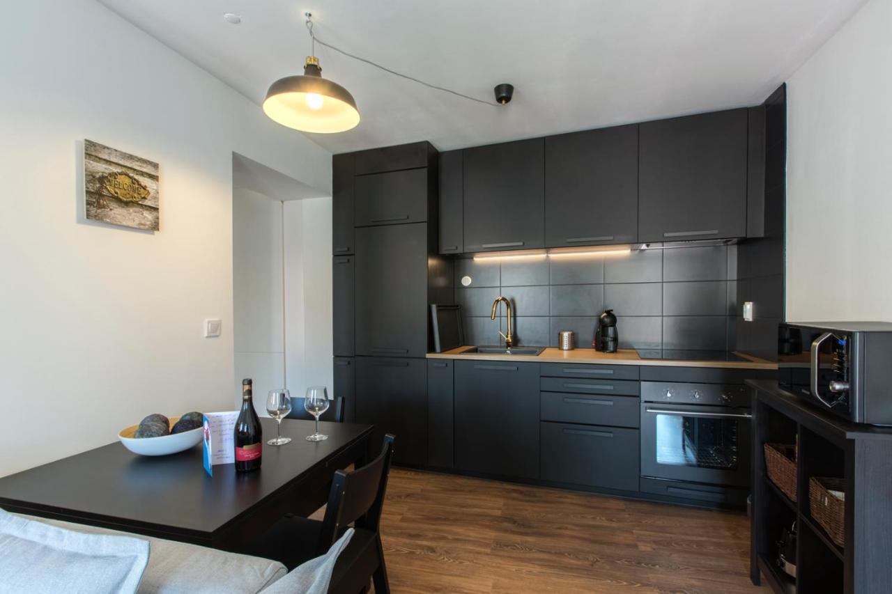 Amazing Downtown Apt With Small Balcony With View Over The Castle Lisbon Exterior photo