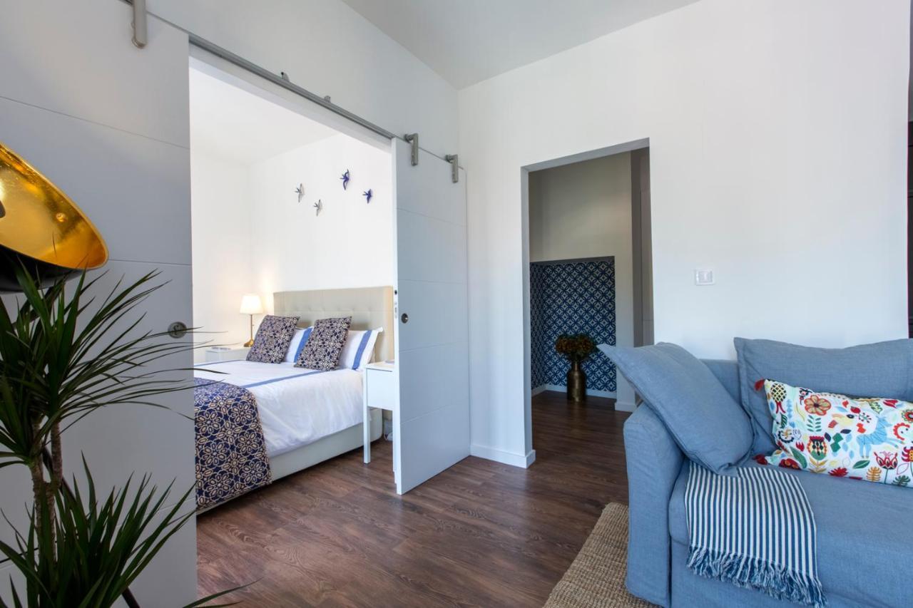 Amazing Downtown Apt With Small Balcony With View Over The Castle Lisbon Exterior photo