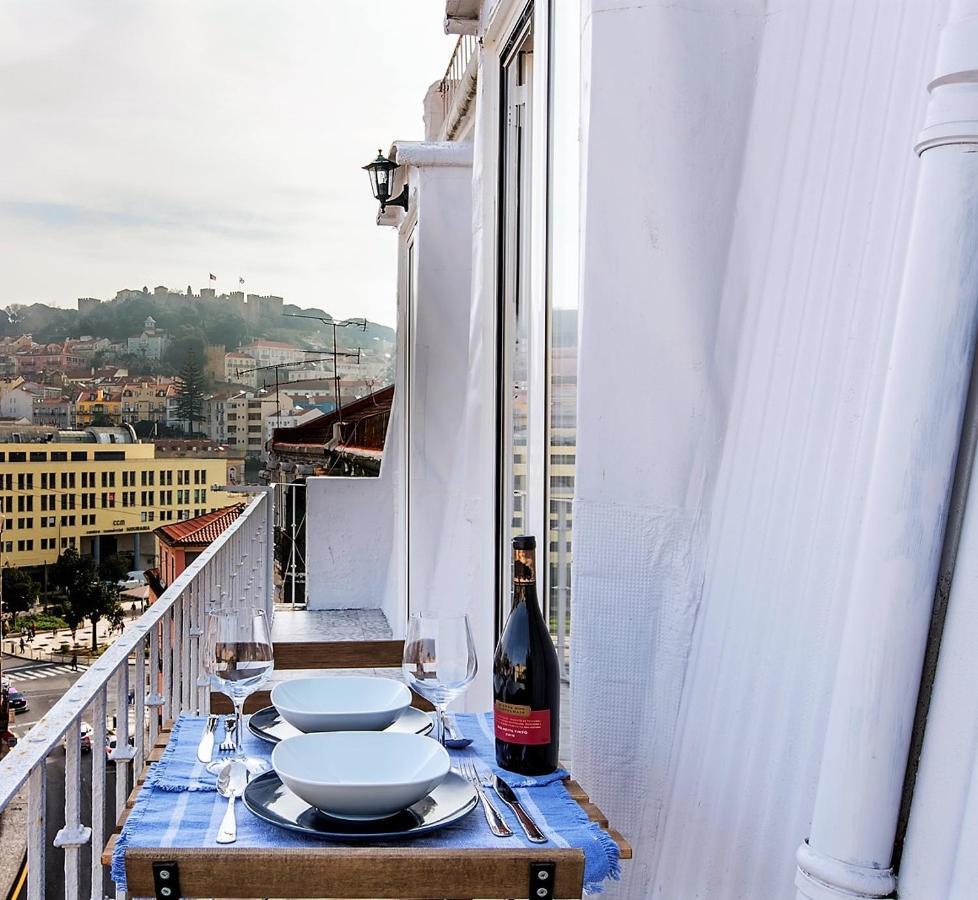 Amazing Downtown Apt With Small Balcony With View Over The Castle Lisbon Exterior photo
