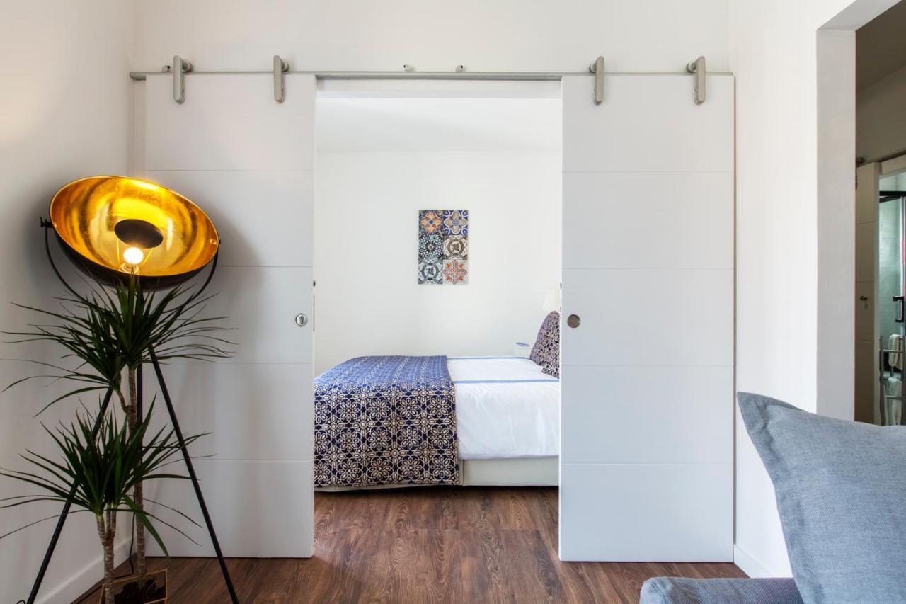 Amazing Downtown Apt With Small Balcony With View Over The Castle Lisbon Exterior photo