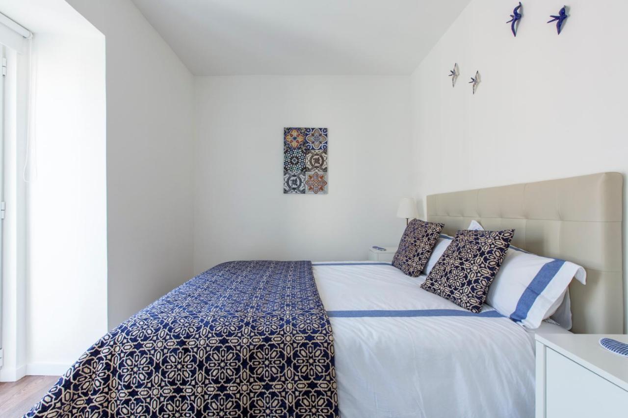 Amazing Downtown Apt With Small Balcony With View Over The Castle Lisbon Exterior photo